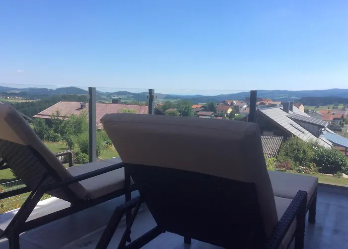 Alpenblickwohnung mit Garten-Terrasse -Eigener Eingang